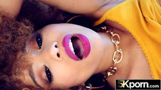 Gros Cul Black Babe Rebondit sur la Bite