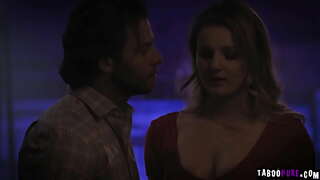 Sexy babe ELiza Eves najemnin mature žrebec jo potiska sladek muffin z svojemu utripajoča kurac