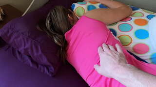 Tėvas gauna įdukros iki ryto su savo didžiulį gaidys Tėvas gauna įdukros iki ryto su savo didžiulį gaidys