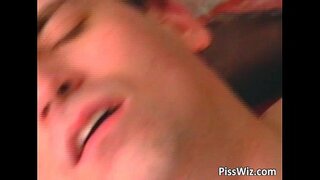 Mature blonde slut sucks cock kaj ricevas