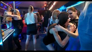 Strring хүртэл honeys болон hunks зэрлэг хэрэгтэй