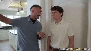 Petite Swart Chanel Skye Doen Anale Seks Met&#039;n Groot Wit Dicks